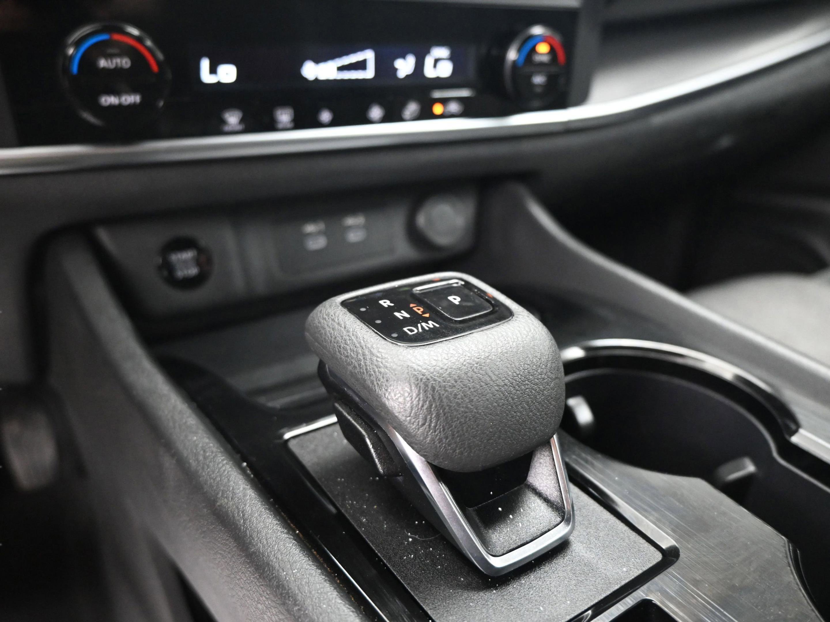 Used 2024 Nissan Rogue SV image 30