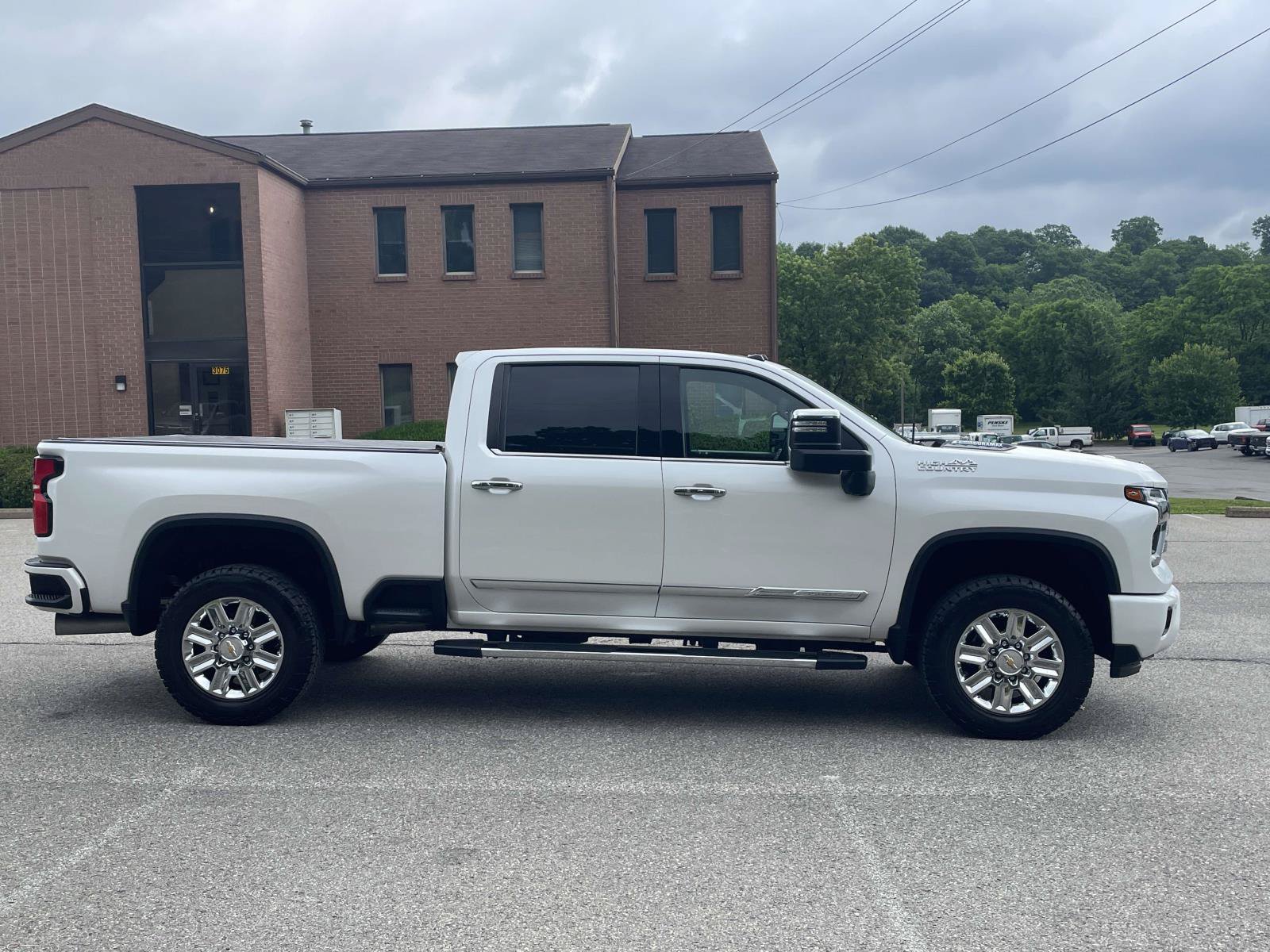 Certified 2024 Chevrolet Silverado 3500 High Country w/ High Country Premium Package AWD/4WD image 2
