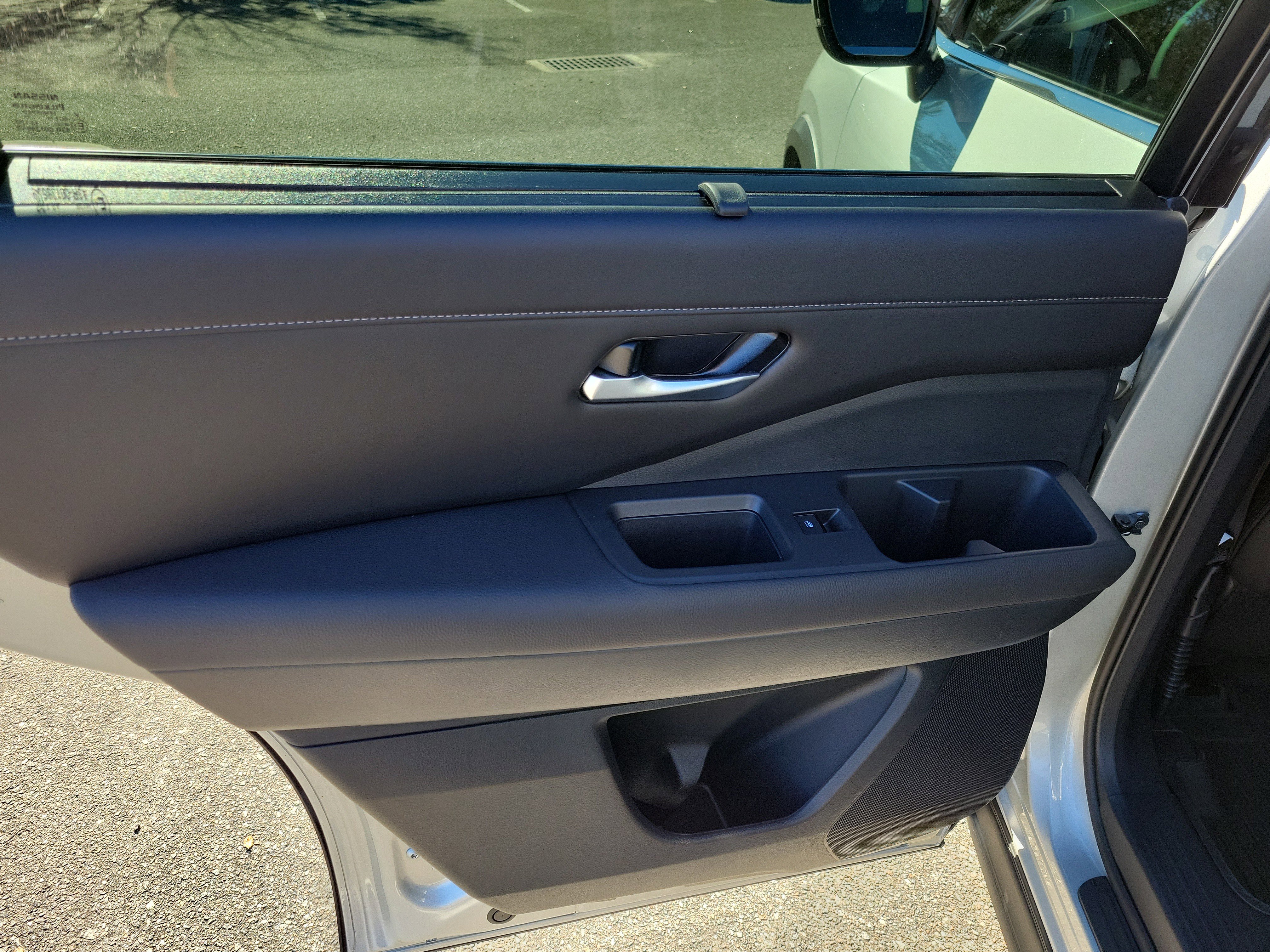 New 2025 Nissan Pathfinder SL image 9