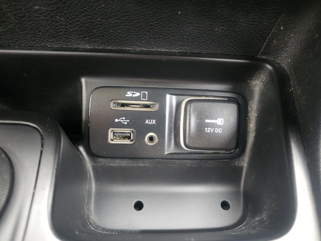 Used 2016 Jeep Cherokee Limited image 29