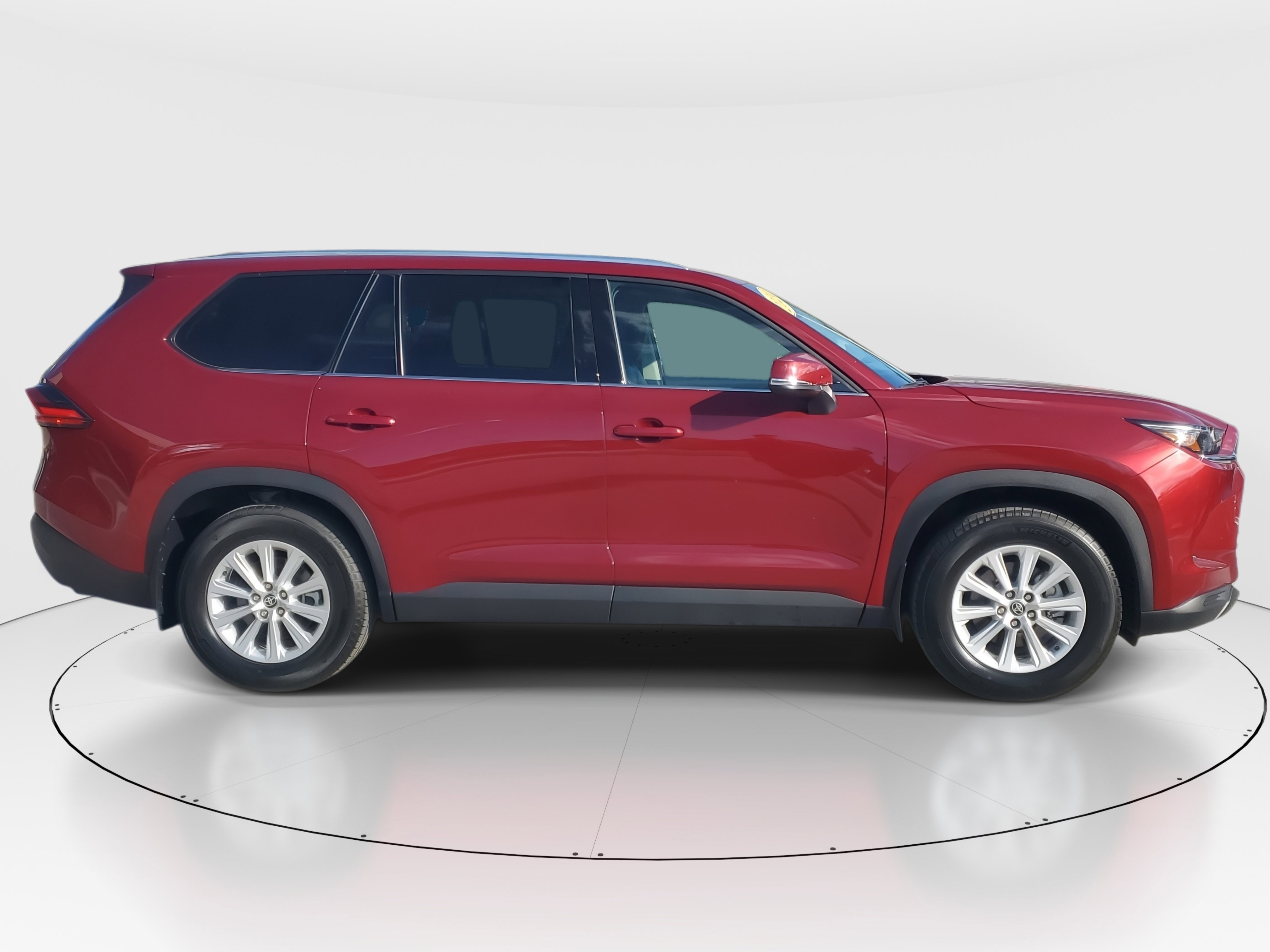 Used 2024 Toyota Grand Highlander XLE image 2