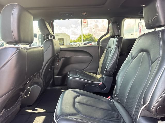 Used 2025 Chrysler Pacifica Limited FWD image 11