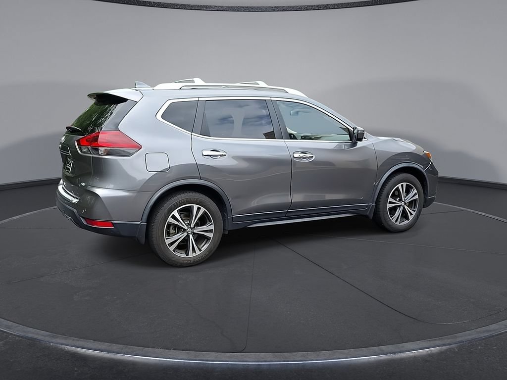 Used 2019 Nissan Rogue SV w/ Premium Package FWD image 4