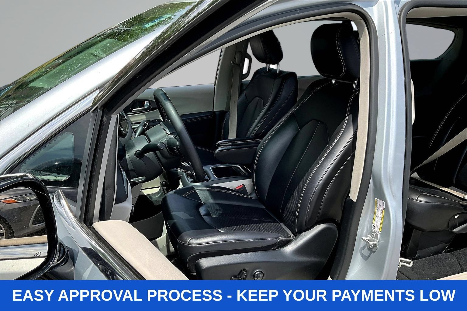 Used 2024 Chrysler Pacifica Touring-L FWD image 22