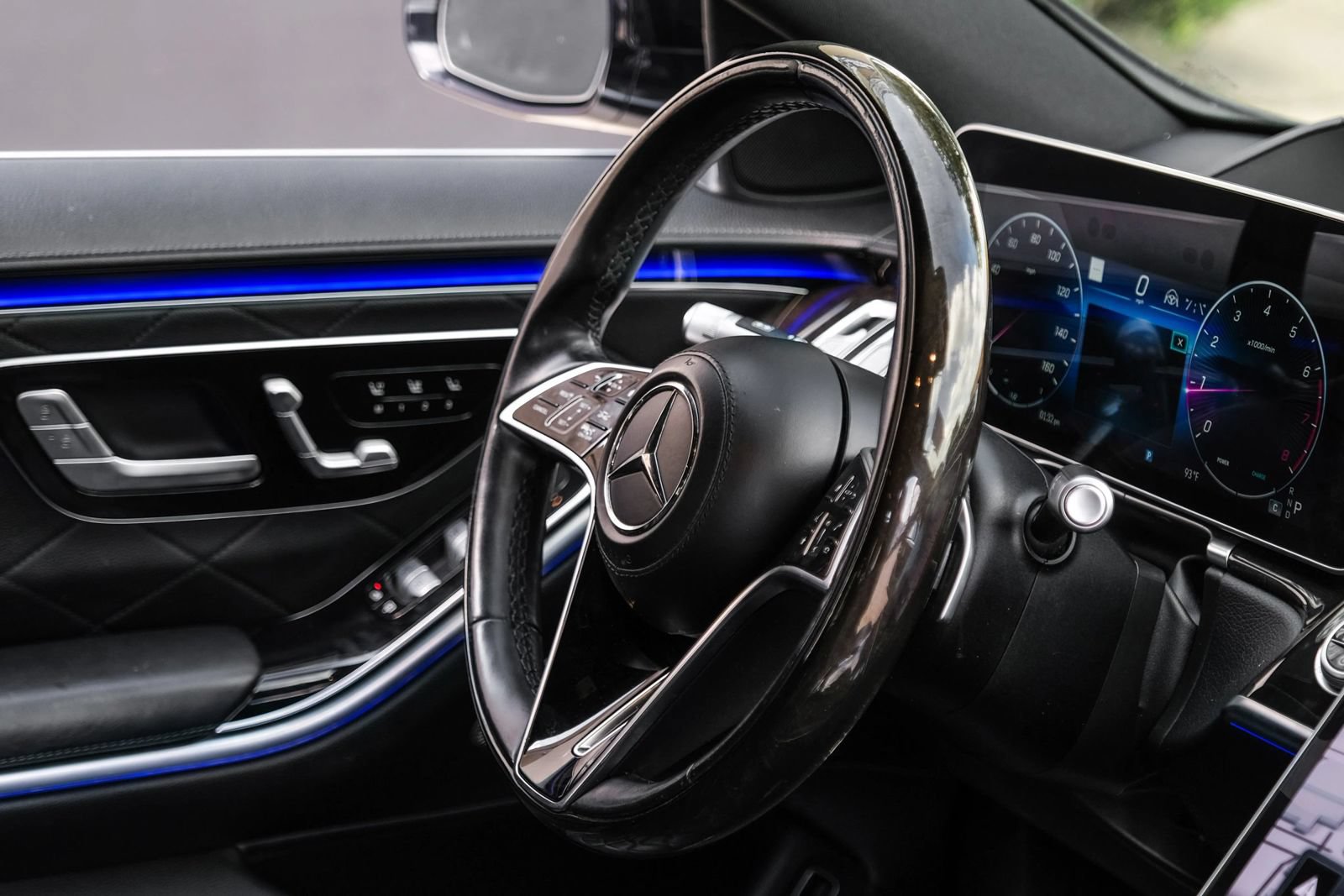 Used 2022 Mercedes-Benz S 580 4MATIC Sedan w/ AMG Line Package image 13