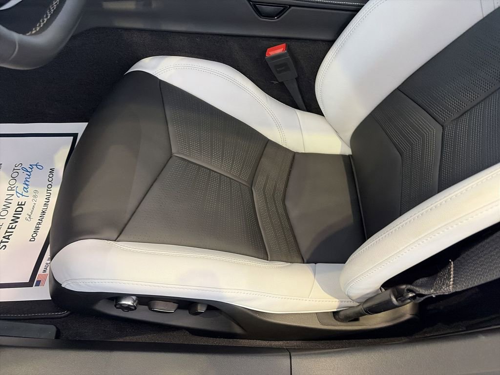 Used 2025 Chevrolet Corvette Stingray Premium Conv w/ Z51 Performance Package RWD image 12