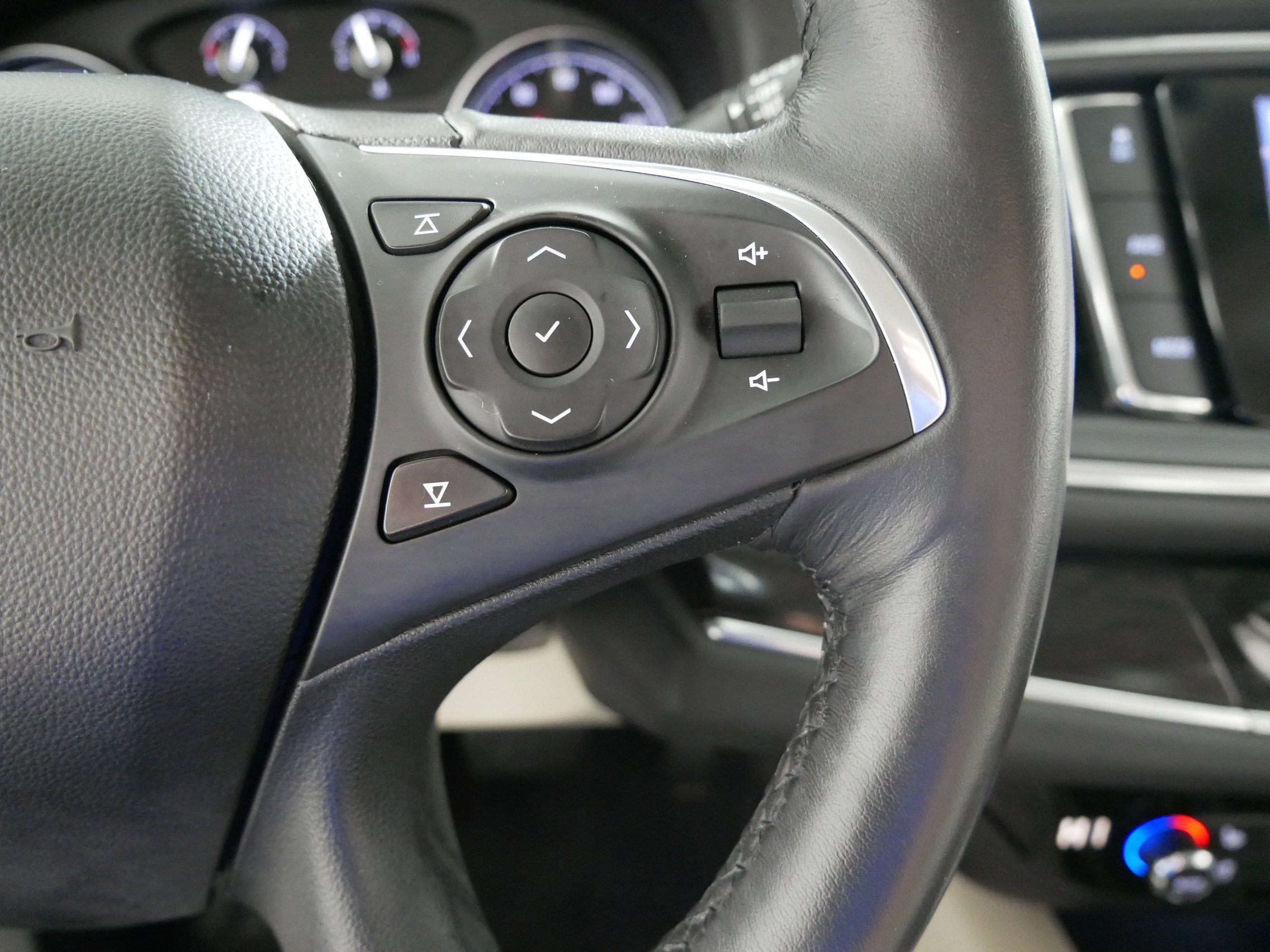 Certified 2020 Buick Enclave Premium w/ Sun and Sites Package image 28