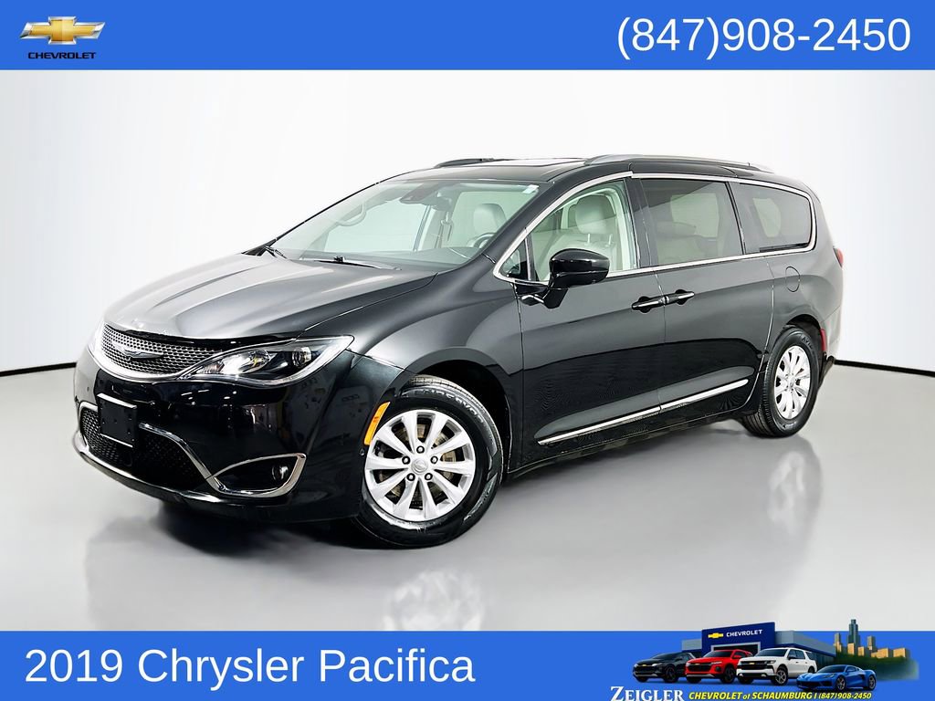 Used 2019 Chrysler Pacifica Touring-L w/ Advanced Safetytec Group image 1