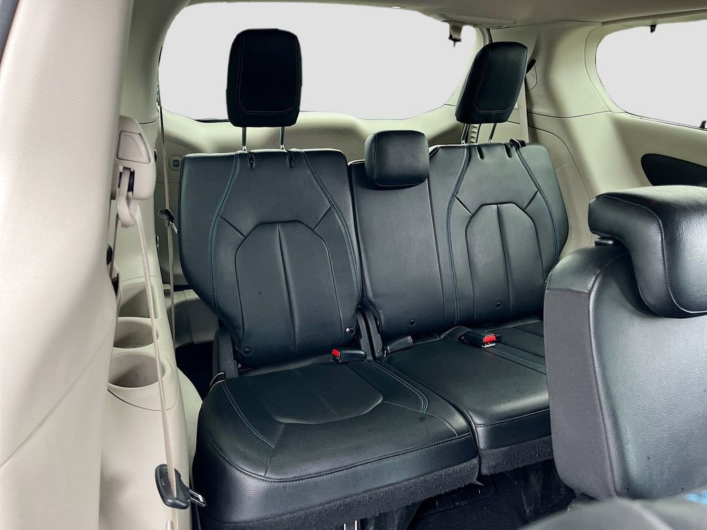 Certified 2021 Chrysler Pacifica Touring-L w/ Uconnect Theater Family Group image 27