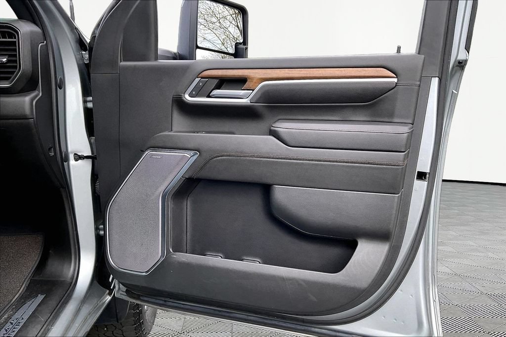 Used 2024 Chevrolet Silverado 2500 High Country w/ High Country Premium Package AWD/4WD image 32