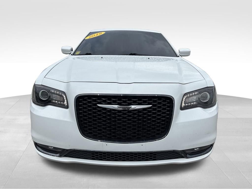 Used 2019 Chrysler 300 S RWD image 2