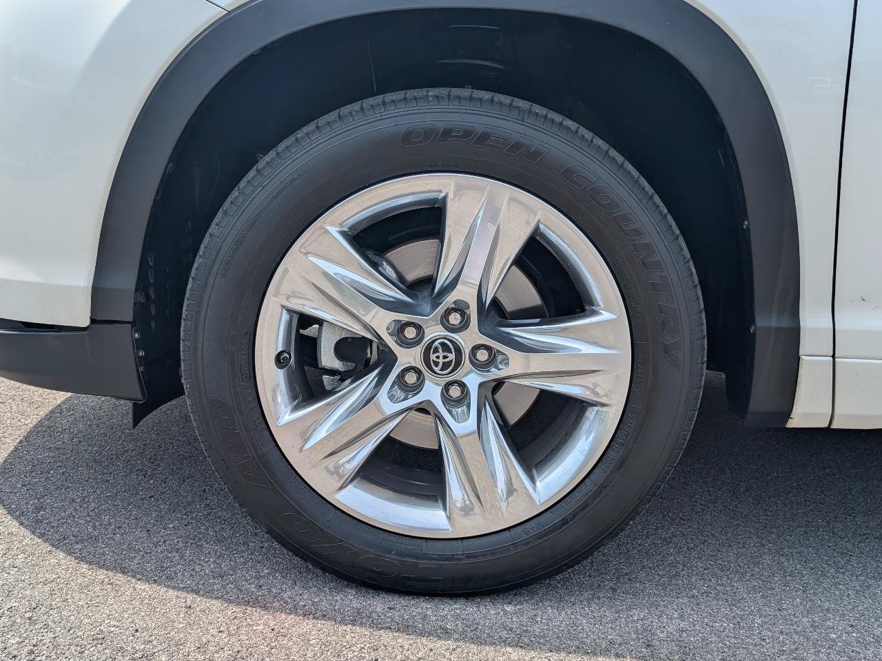 Used 2018 Toyota Highlander Limited FWD image 26