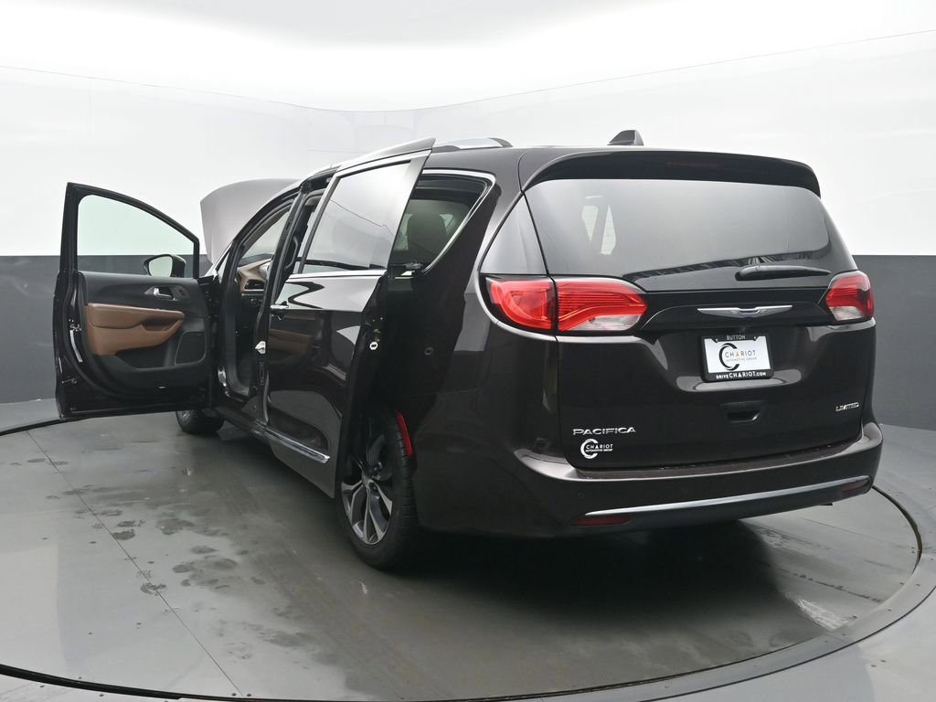 Used 2018 Chrysler Pacifica Limited image 56