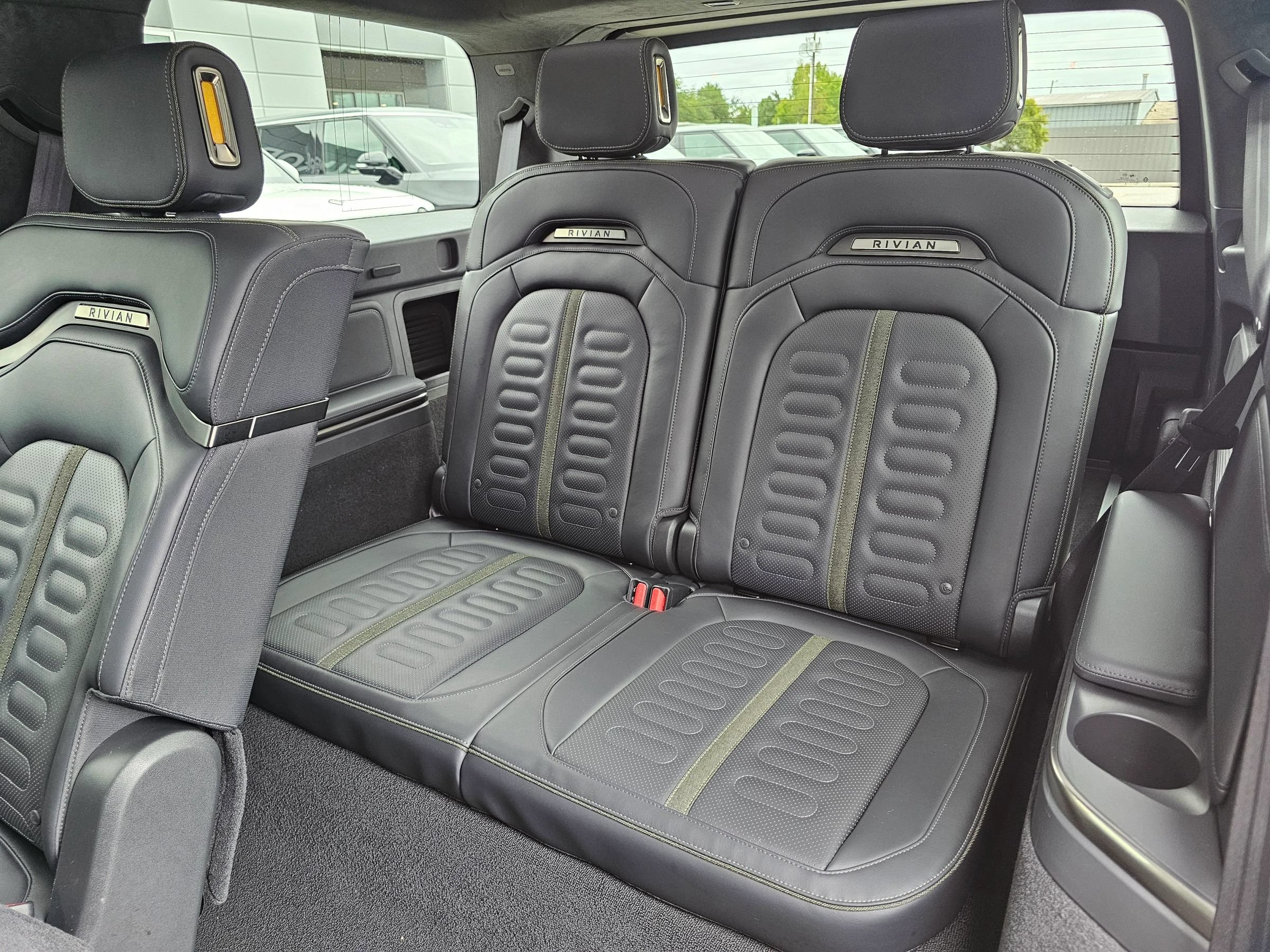 Used 2025 Rivian R1S Adventure Dual AWD/4WD image 23