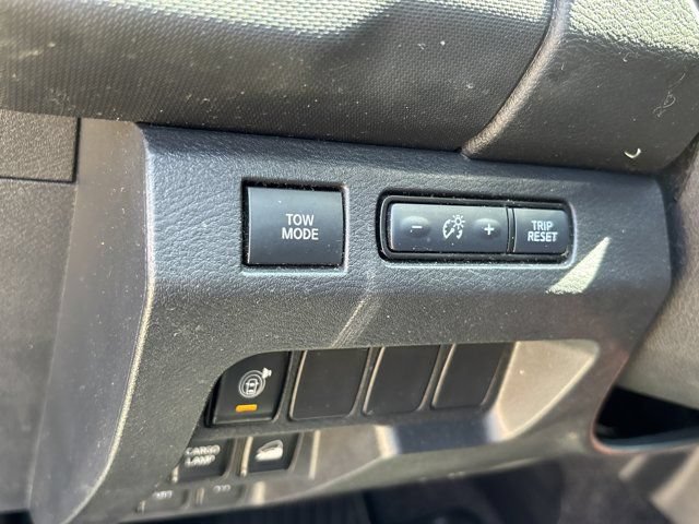 Used 2022 Nissan Frontier PRO-4X w/ Technology Package AWD/4WD image 22