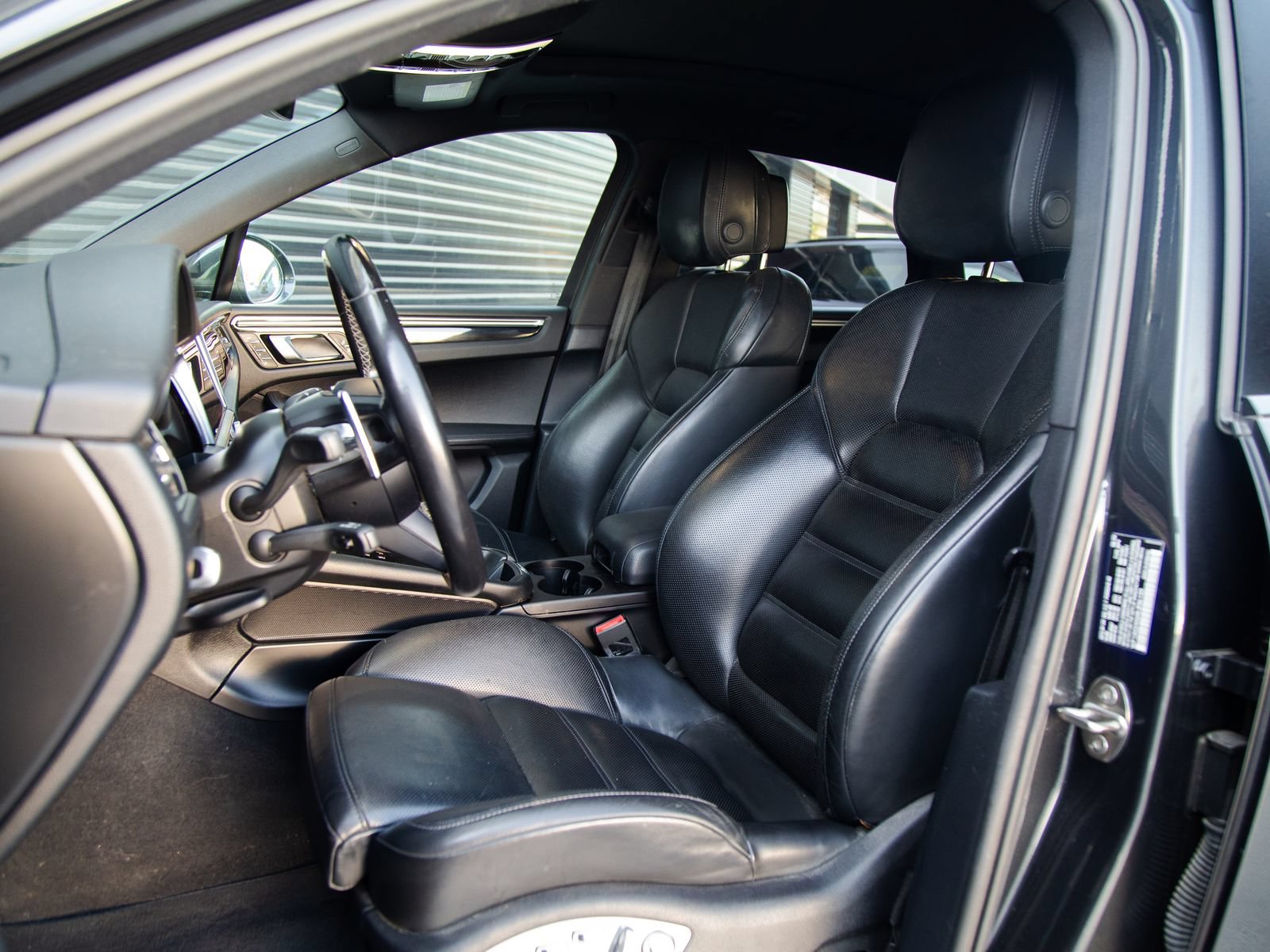 Certified 2024 Porsche Macan S AWD/4WD image 5