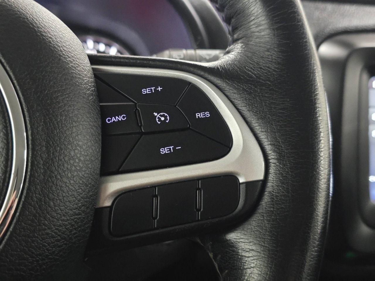 Used 2018 Jeep Renegade Latitude w/ Cold Weather Group image 29