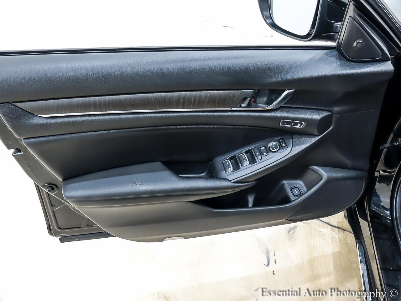 Used 2020 Honda Accord Touring image 26