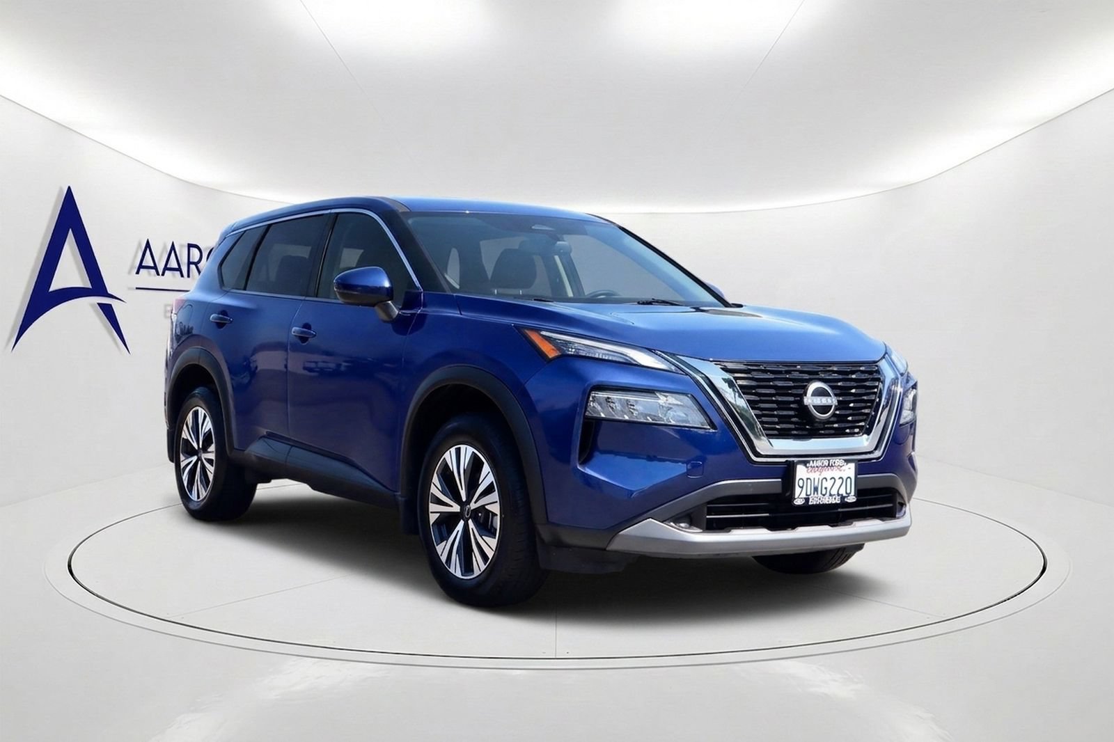 Used 2023 Nissan Rogue SV FWD image 3