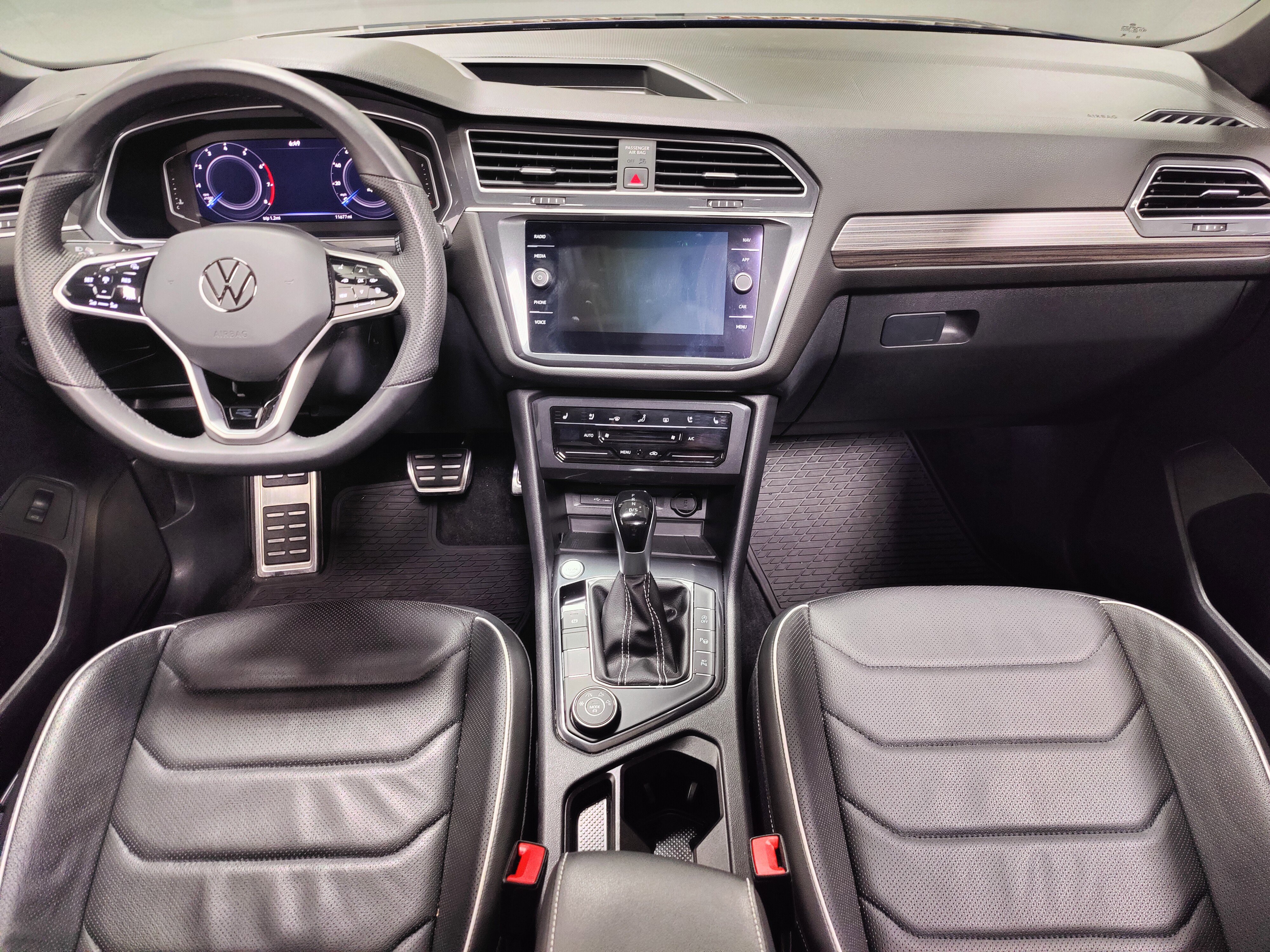 Used 2024 Volkswagen Tiguan SEL R-Line image 21