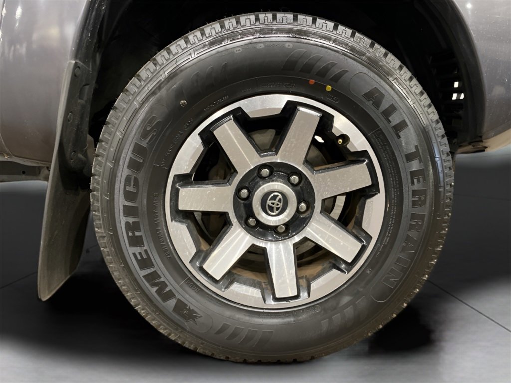 Used 2014 Toyota Tacoma PreRunner w/ SR5 Package image 19