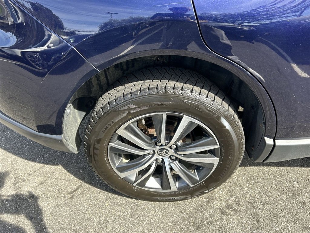 Used 2021 Toyota Venza LE image 12