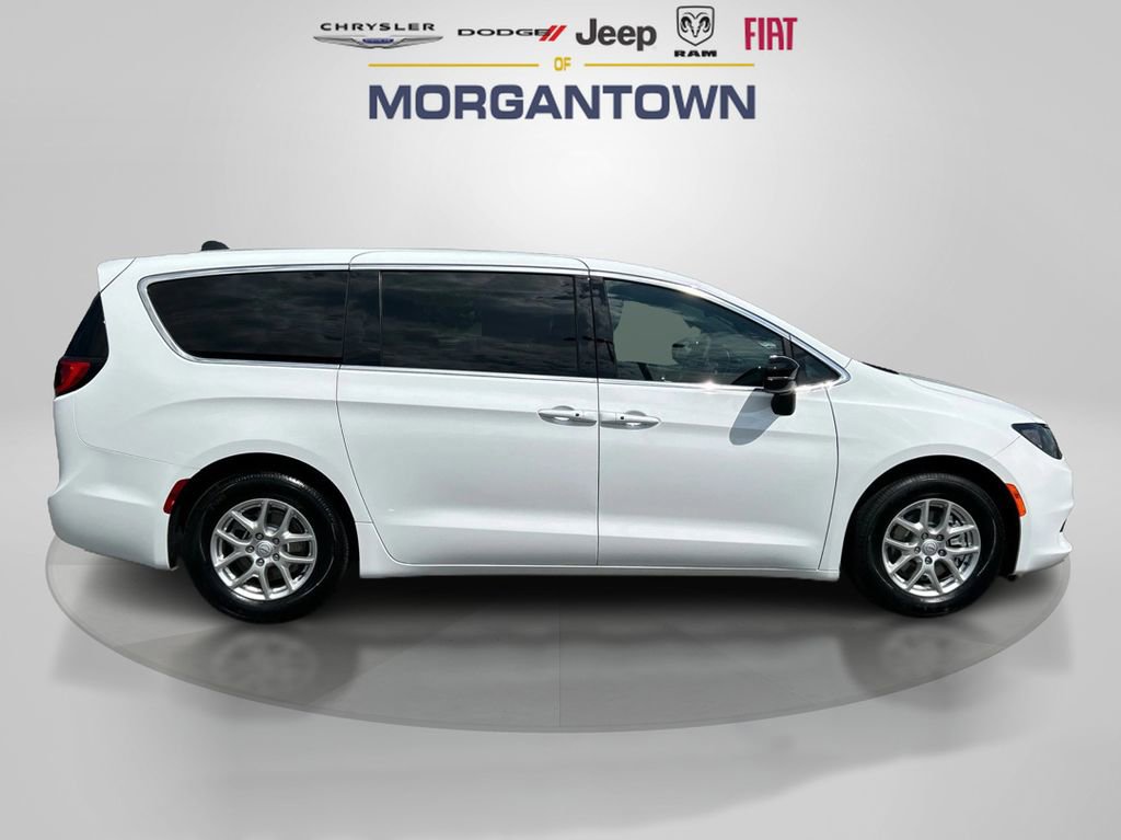 New 2025 Chrysler Voyager LX image 4