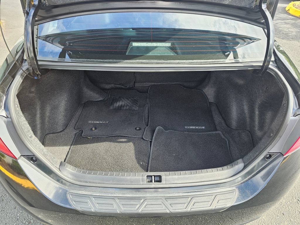 Used 2017 Toyota Corolla XSE w/ Carpet Mat Package (TMS) FWD image 13