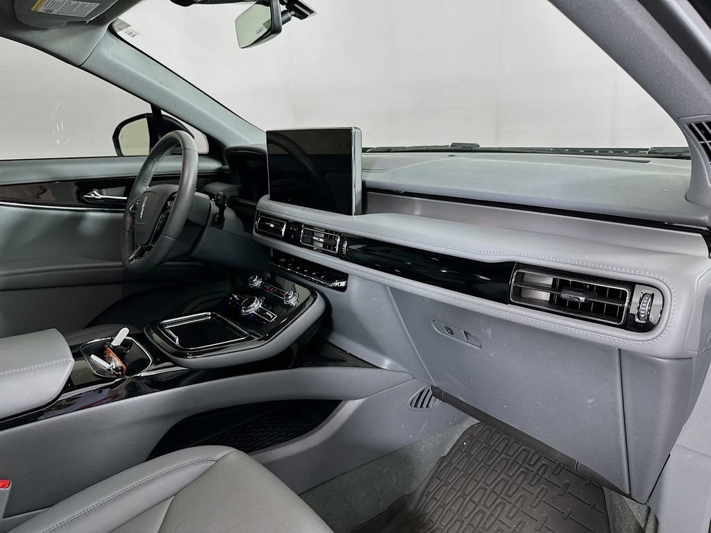Used 2023 Lincoln Nautilus Reserve AWD/4WD image 38