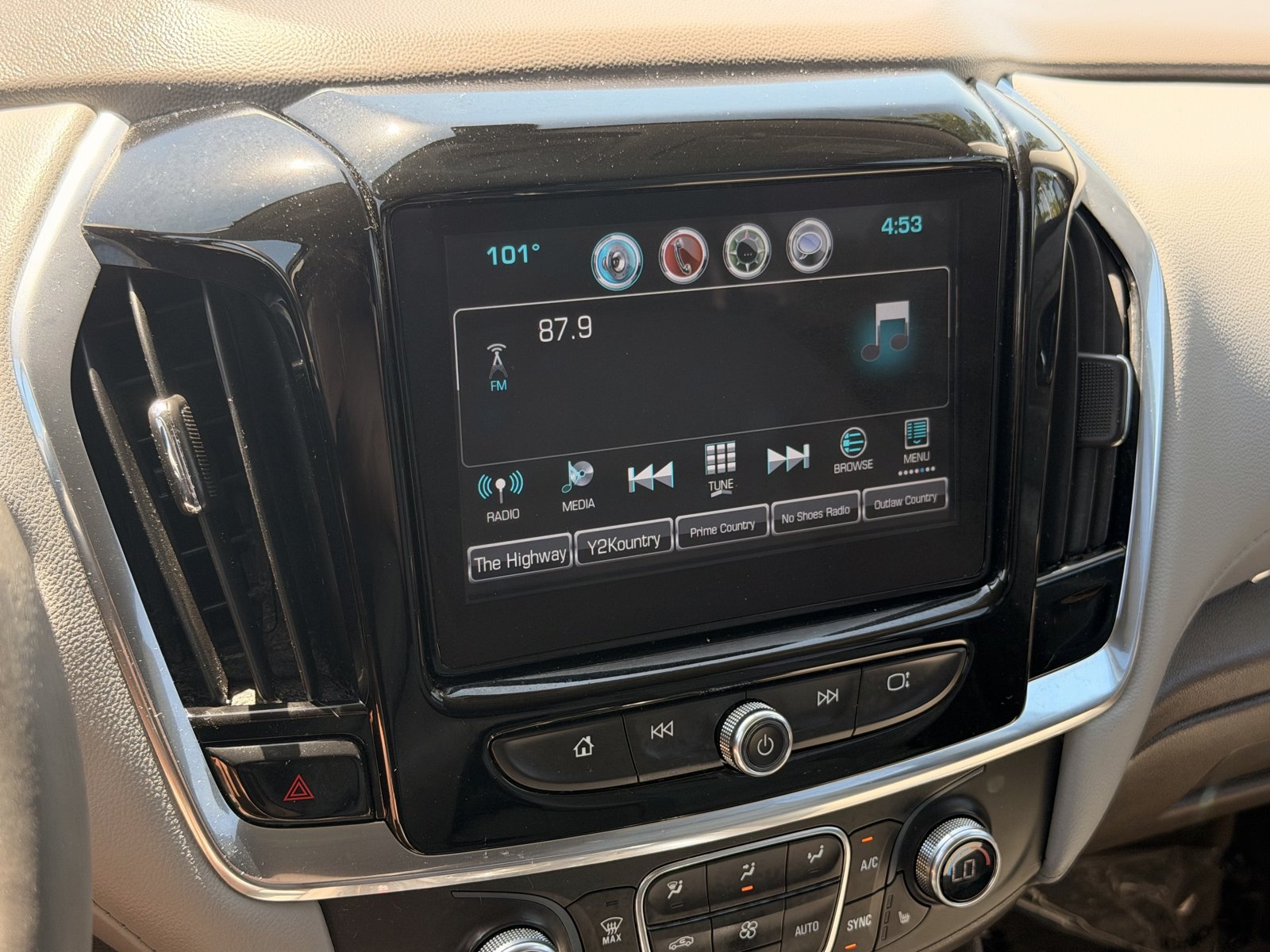 Used 2019 Chevrolet Traverse LT FWD image 23