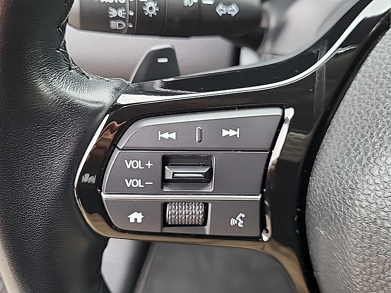 Used 2024 Honda Pilot Touring image 18