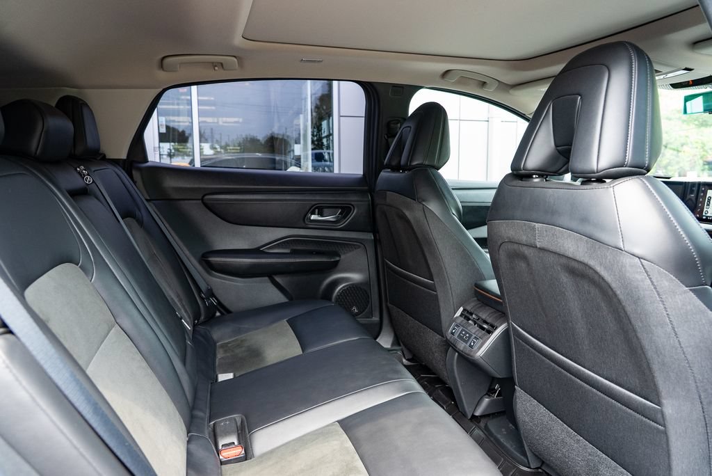 Used 2023 Nissan Ariya FWD image 27