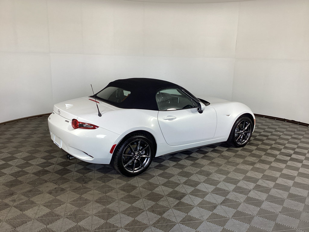 Used 2016 MAZDA MX-5 Miata Grand Touring RWD image 2