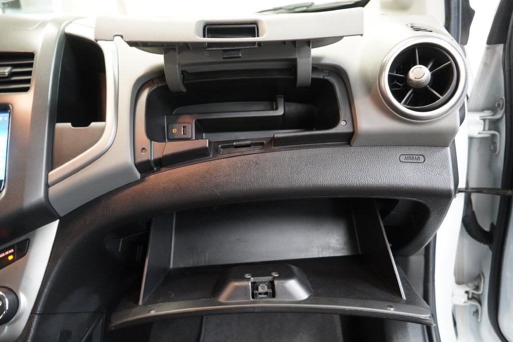 Used 2016 Chevrolet Sonic LT FWD image 35