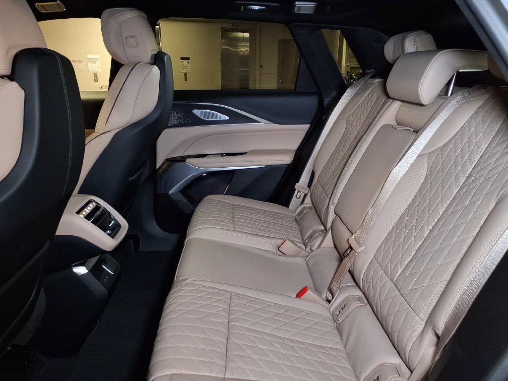 New 2026 Cadillac Lyriq Signature Sport w/ Nappa Leather Package RWD image 12