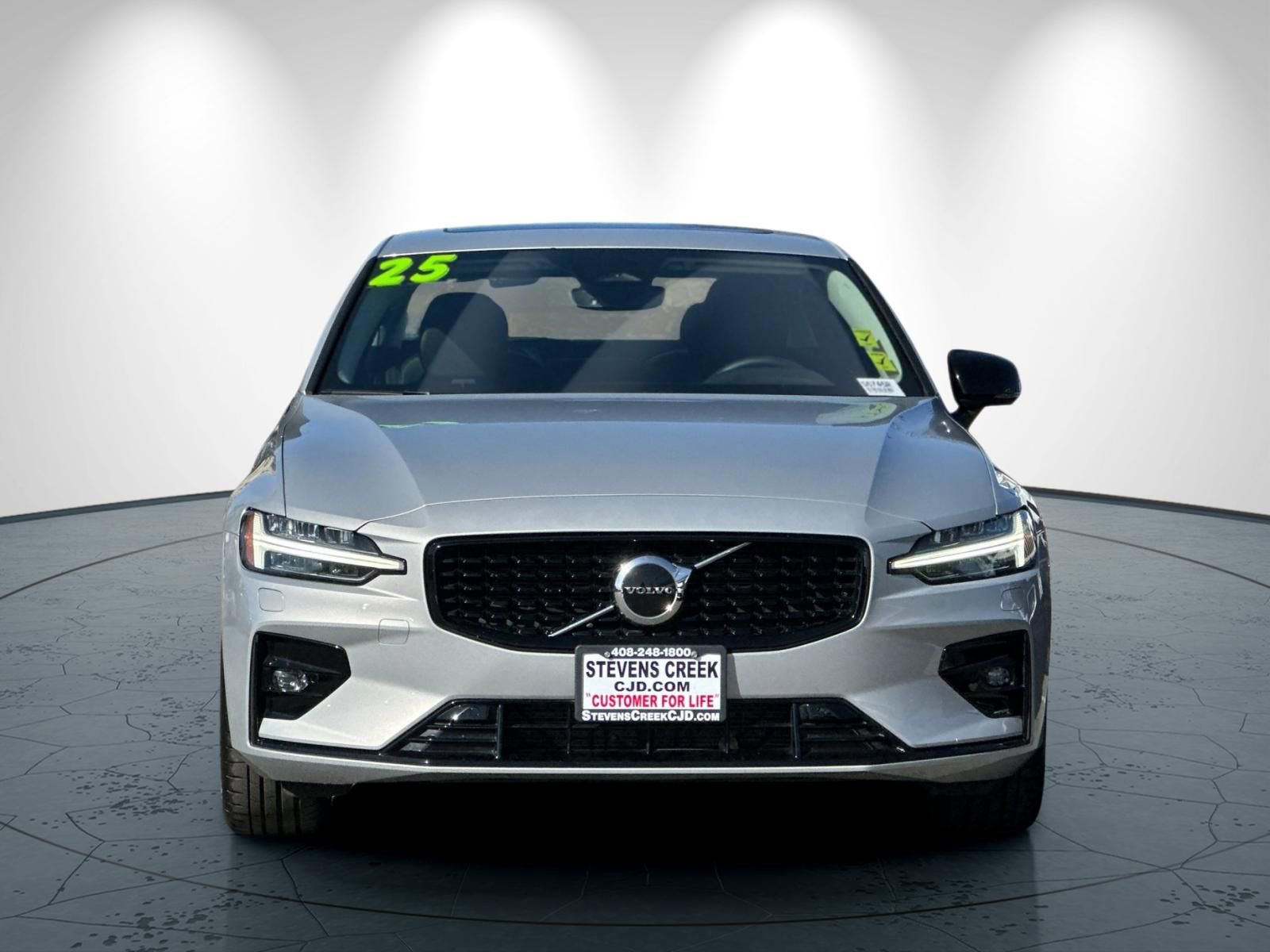 Used 2025 Volvo S60 B5 Core image 9