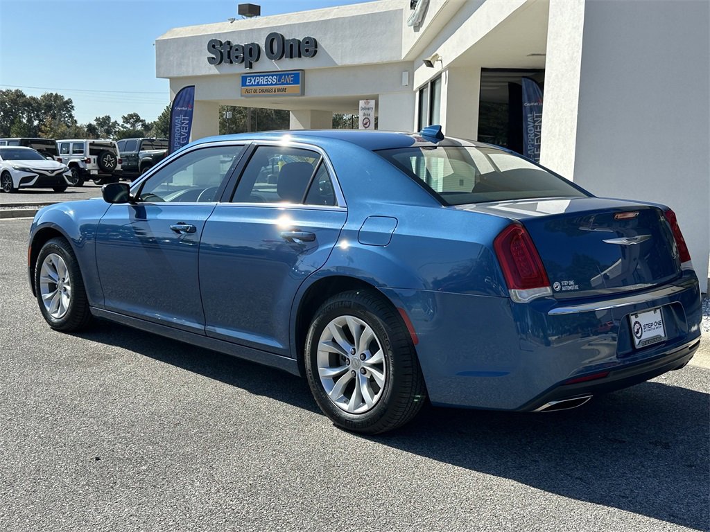 Certified 2022 Chrysler 300 Touring image 8