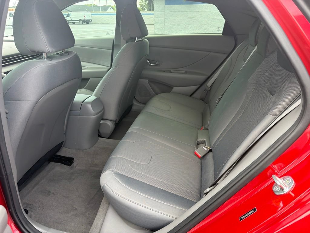 Used 2023 Hyundai Elantra SE FWD image 18
