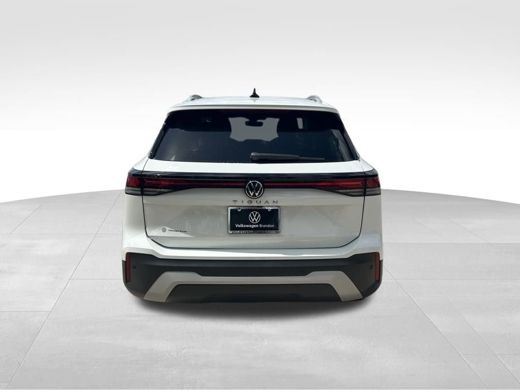 Used 2025 Volkswagen Tiguan S image 5