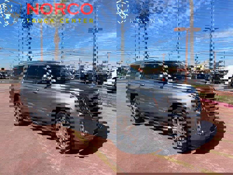 Used 2019 Cadillac Escalade ESV Luxury image 2