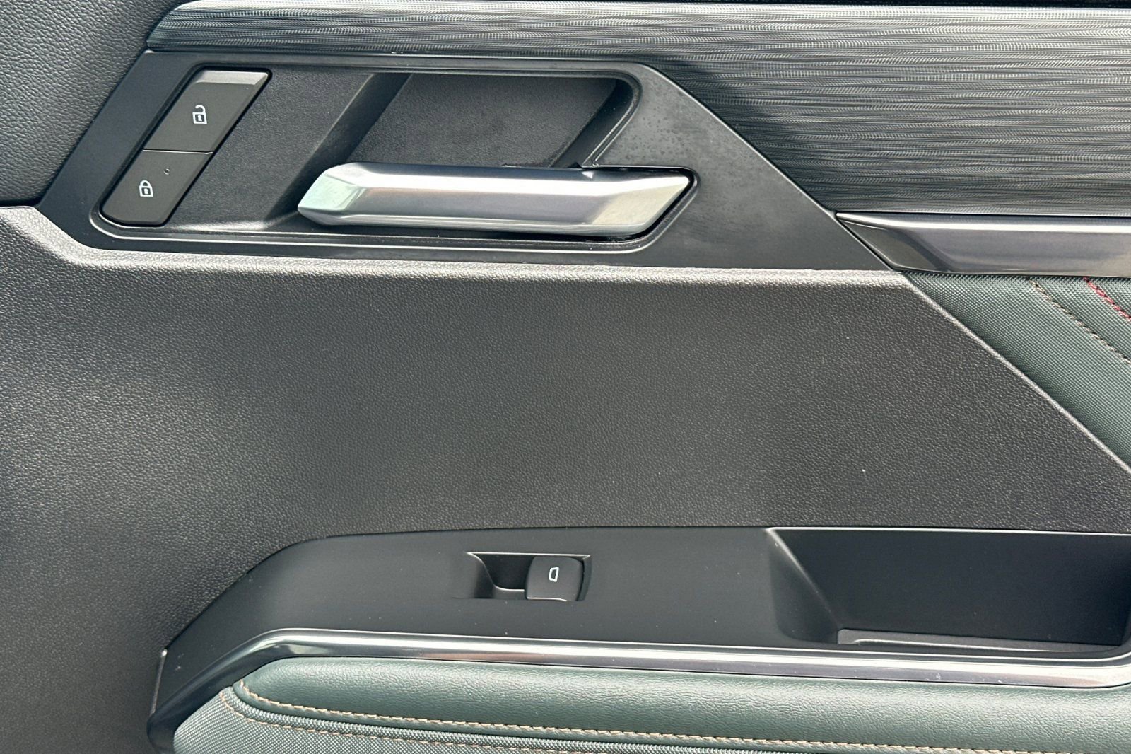 Used 2025 GMC Acadia AT4 w/ LPO, Floor Liner Package image 22