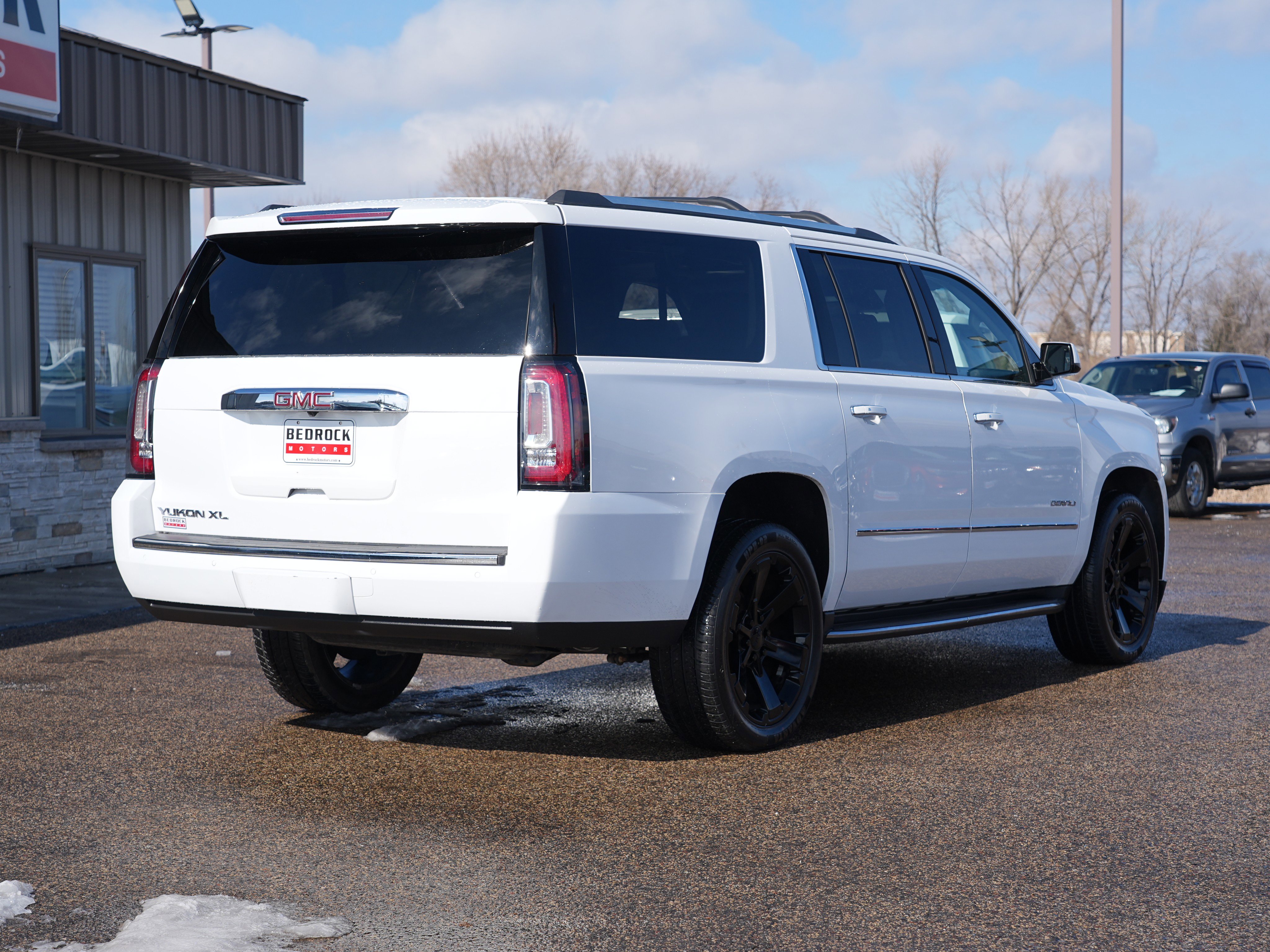 Used 2019 GMC Yukon XL Denali w/ Open Road Package image 3