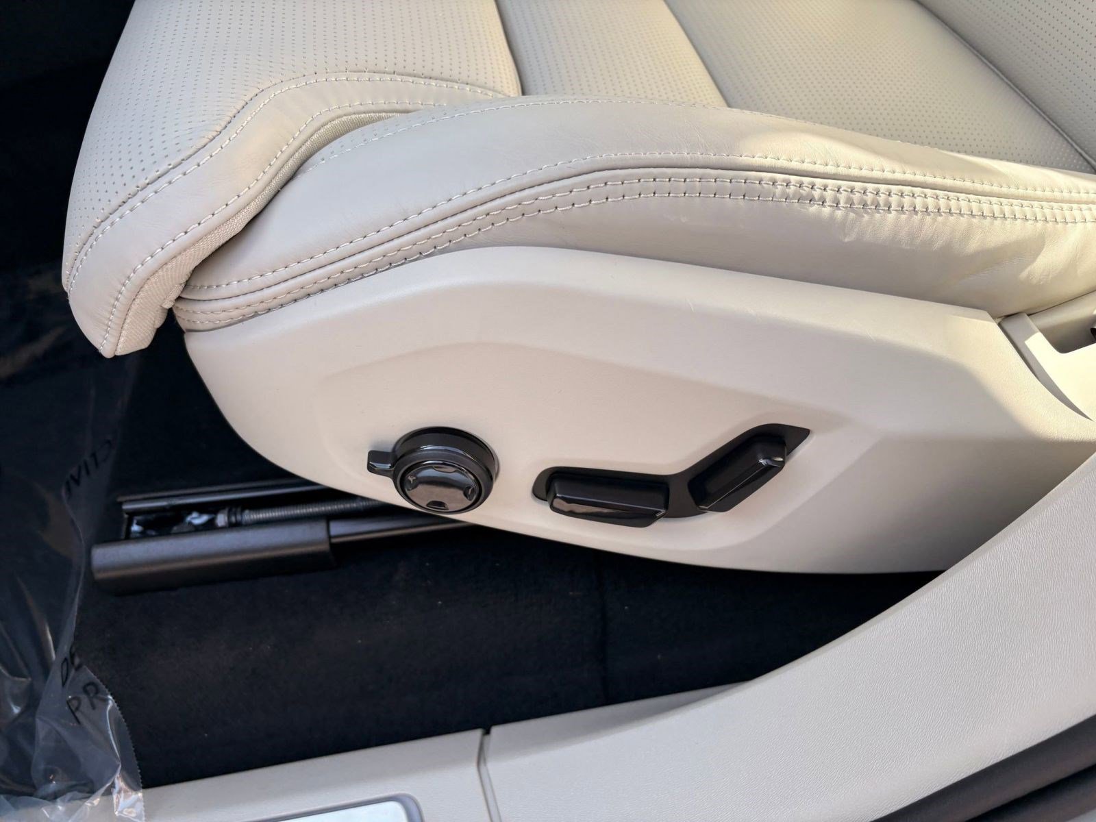 New 2026 Volvo XC90 B6 Ultra image 13