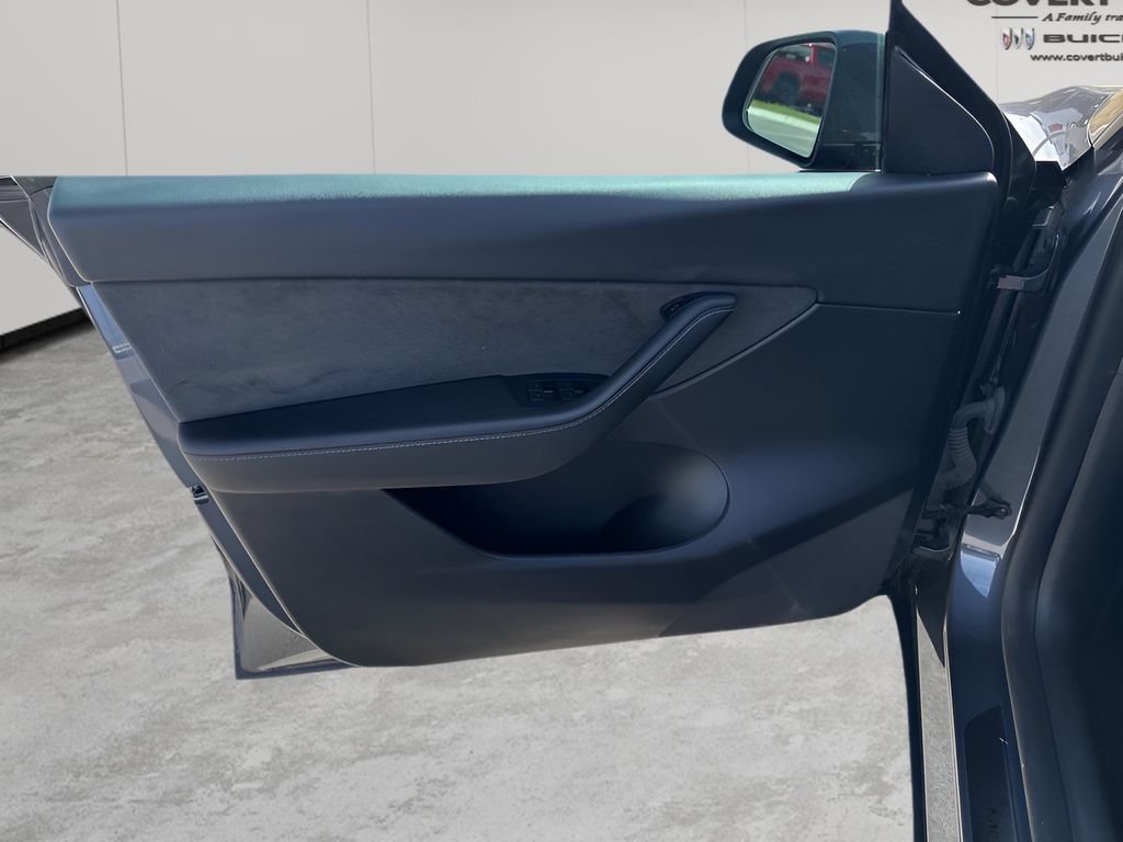 Used 2022 Tesla Model Y Long Range image 20