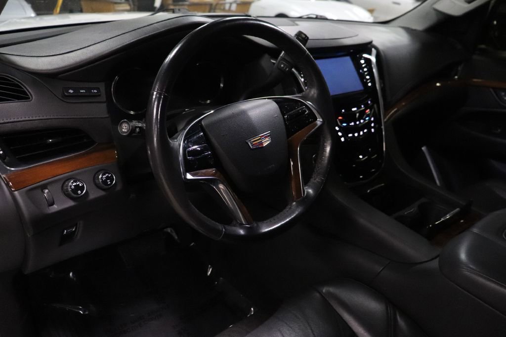 Used 2020 Cadillac Escalade ESV Premium Luxury image 10