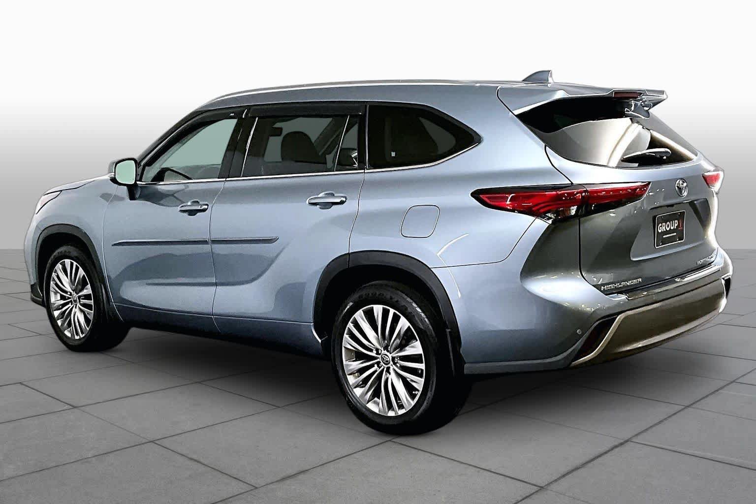Used 2022 Toyota Highlander Platinum AWD/4WD image 12