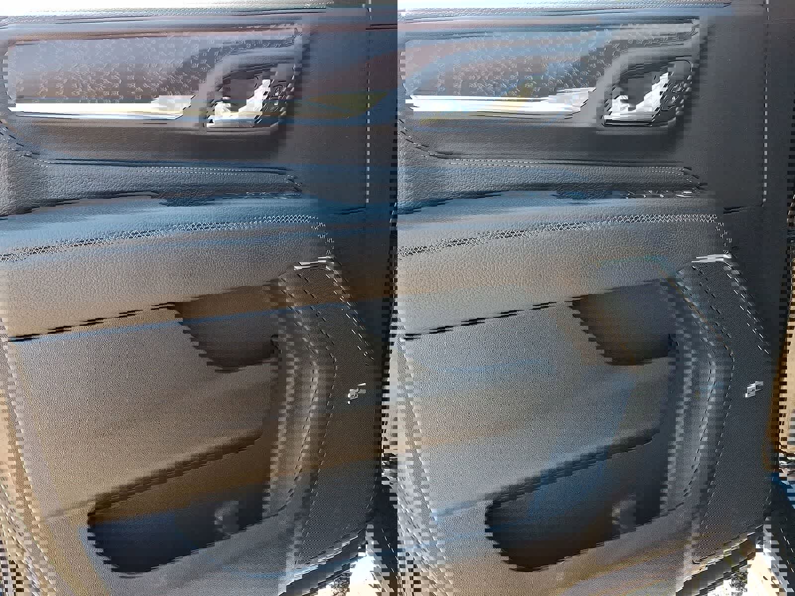 Certified 2024 GMC Yukon XL Denali image 28