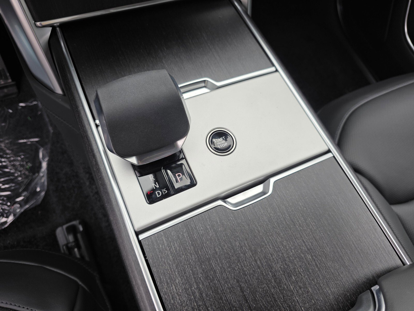 New 2026 Land Rover Range Rover SE image 15