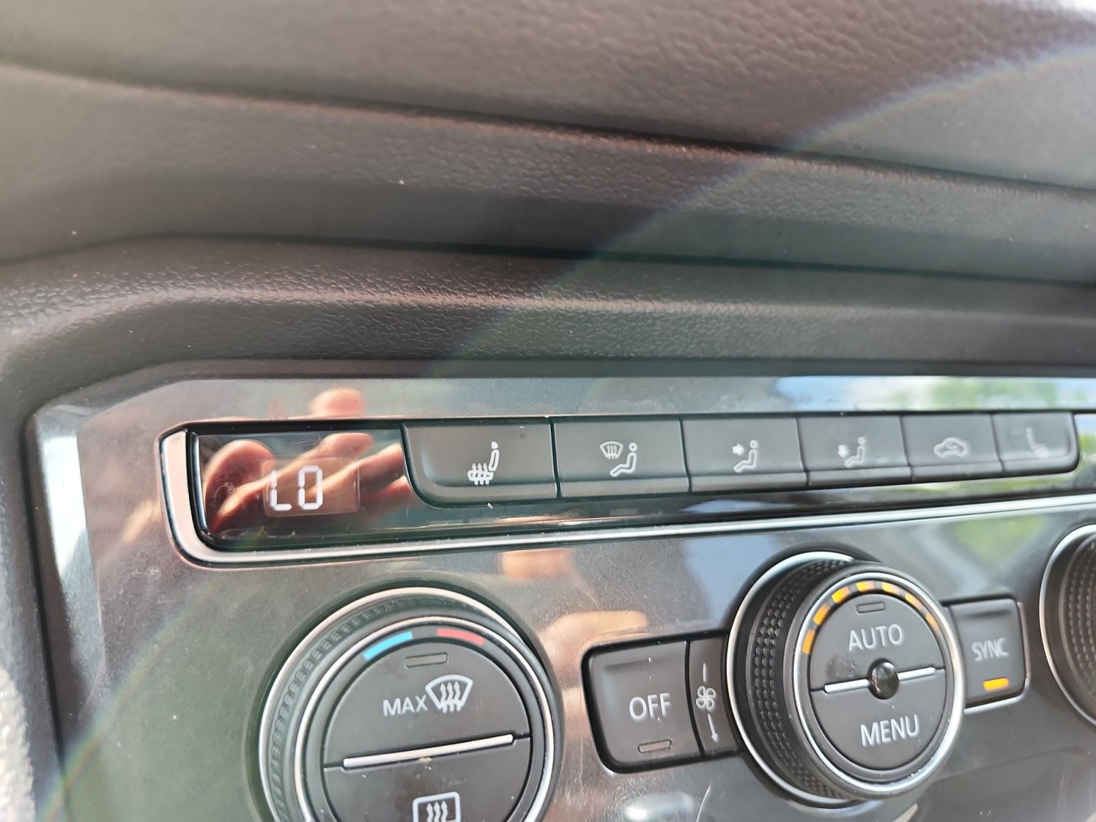 Used 2020 Volkswagen Tiguan SEL AWD/4WD image 19