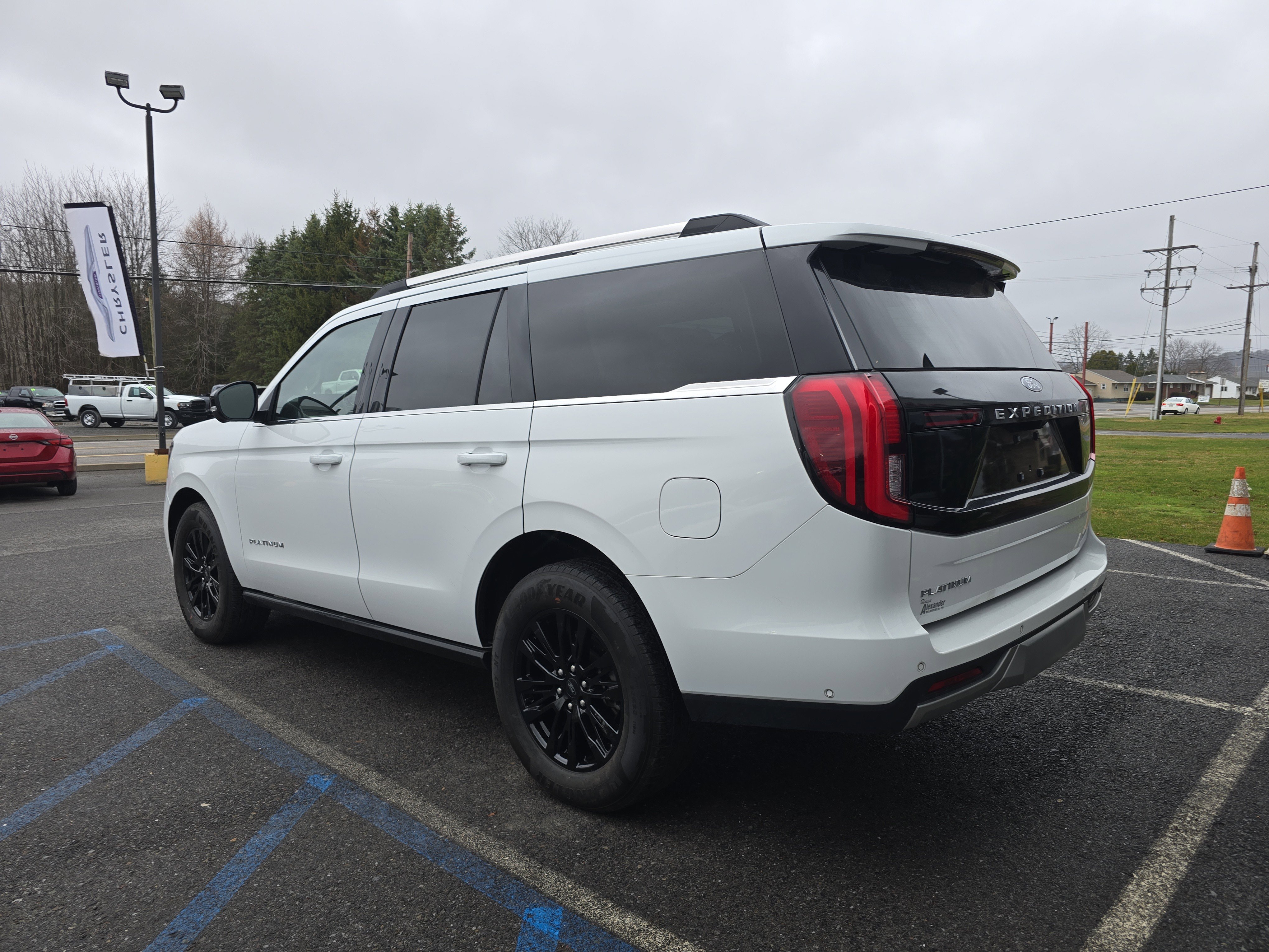 Used 2025 Ford Expedition Platinum image 6